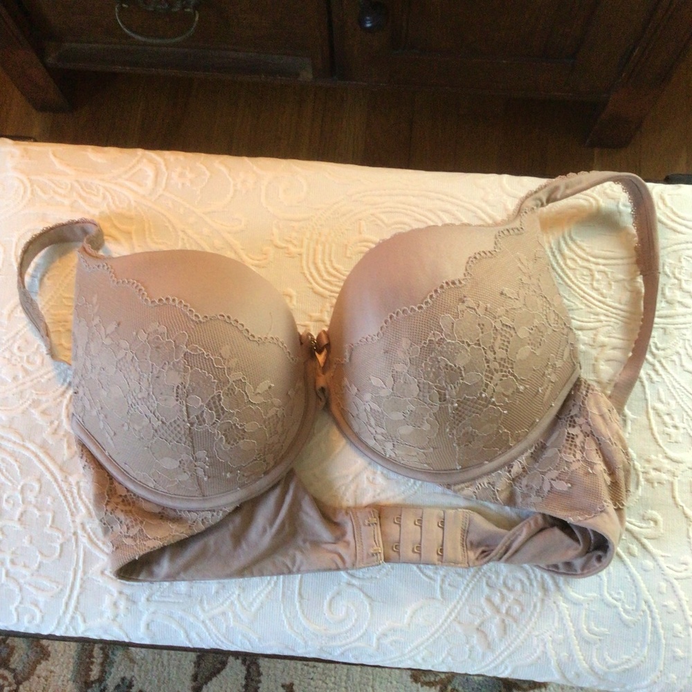 Victoria Secret Body by Victoria Shape Form Bra 36D in Nude